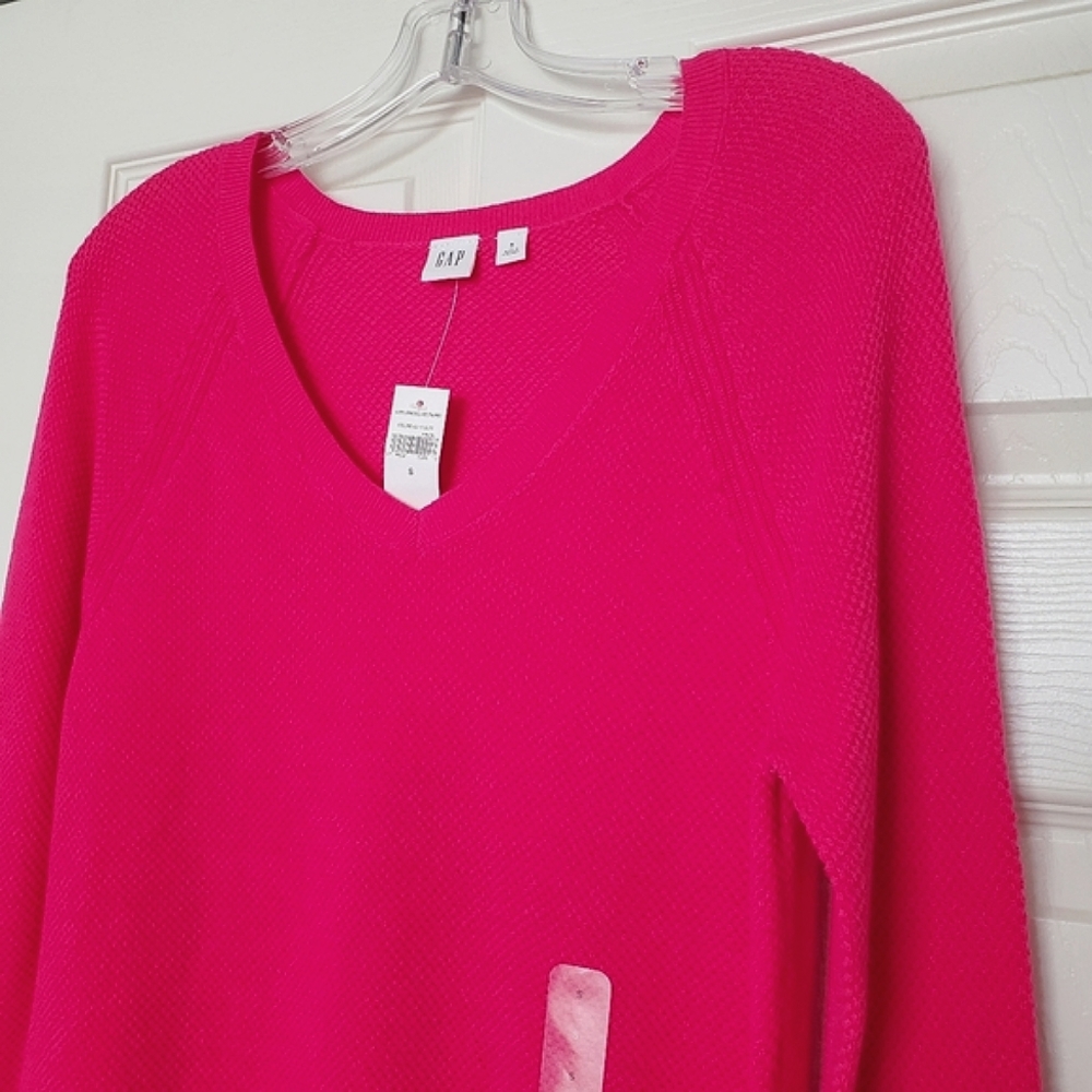 GAP V-Neck Pullover Sweater - Picture 4 of 7